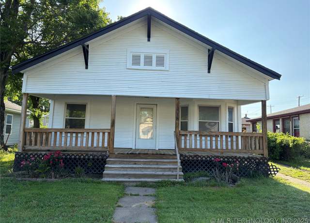 Property at 108 N Creek Ave, Bartlesville, OK 74003, 3 beds, 2 baths