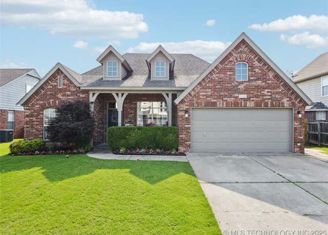 Property at 1112 N Yellowood Ave, Broken Arrow, OK 74012, 3 beds, 2 baths