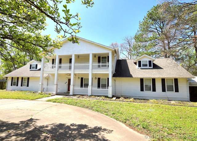 Property at 1205 Don Ave, Tahlequah, OK 74464, 6 beds, 3.5 baths