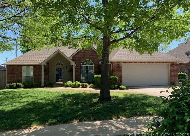 Property at 11414 E 99th St, Owasso, OK 74055, 3 beds, 2 baths