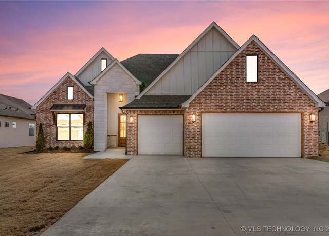 Property at 2968 E 146th Pl S, Bixby, OK 74008, 4 beds, 2.5 baths