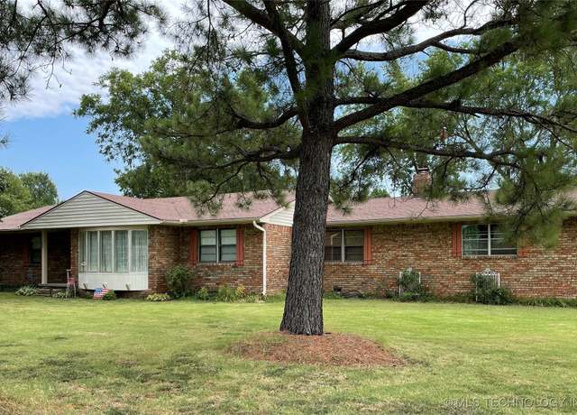 Property at 760 N Quapaw St N, Skiatook, OK 74070, 3 beds, 2.5 baths