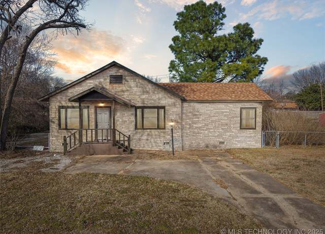 Property at 1613 E 9th St, Okmulgee, OK 74447, 2 beds, 1.5 baths