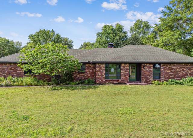 Property at 17712 E 94th St N, Owasso, OK 74055, 3 beds, 2 baths