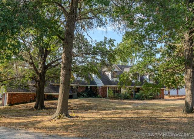 Property at 8202 E 485 Rd, Claremore, OK 74019, 5 beds, 5 baths