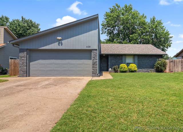 Property at 428 W Miami St, Broken Arrow, OK 74011, 3 beds, 2 baths