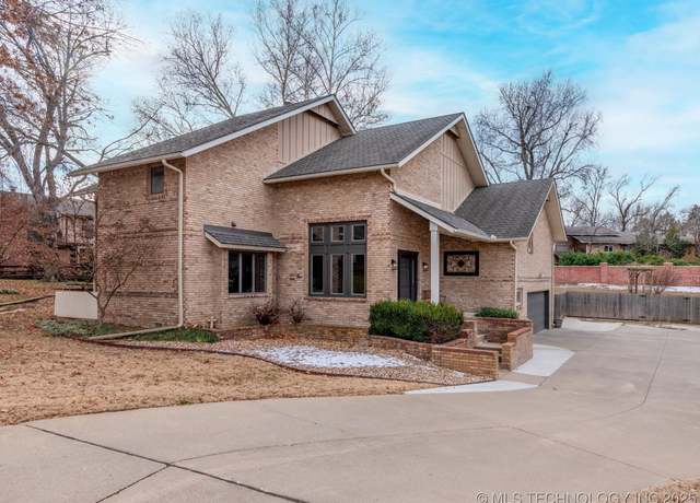 Property at 1800 Glynnwood Dr, Bartlesville, OK 74006, 3 beds, 2.5 baths