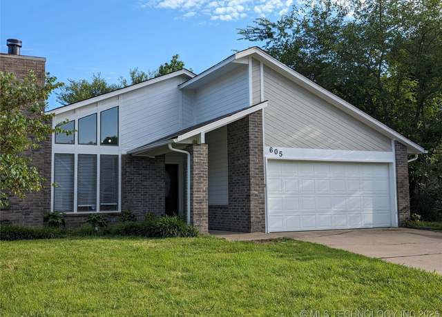 Property at 605 W 18th St S, Claremore, OK 74019, 3 beds, 2 baths