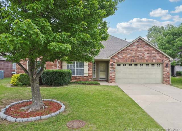 Property at 4025 S 217th East Ave, Broken Arrow, OK 74014, 4 beds, 2.5 baths