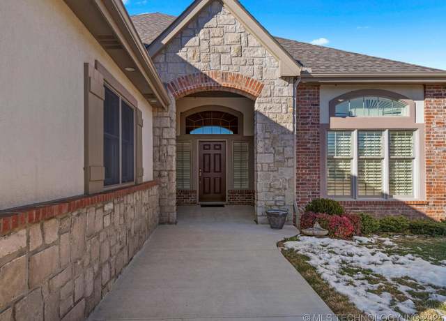 Property at 2941 Versailles Pl, Bartlesville, OK 74006, 4 beds, 3 baths