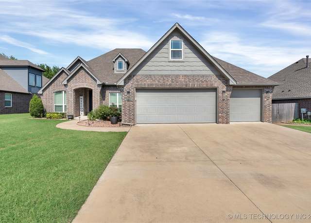 Property at 3915 S 15th Pl, Broken Arrow, OK 74011, 4 beds, 2 baths