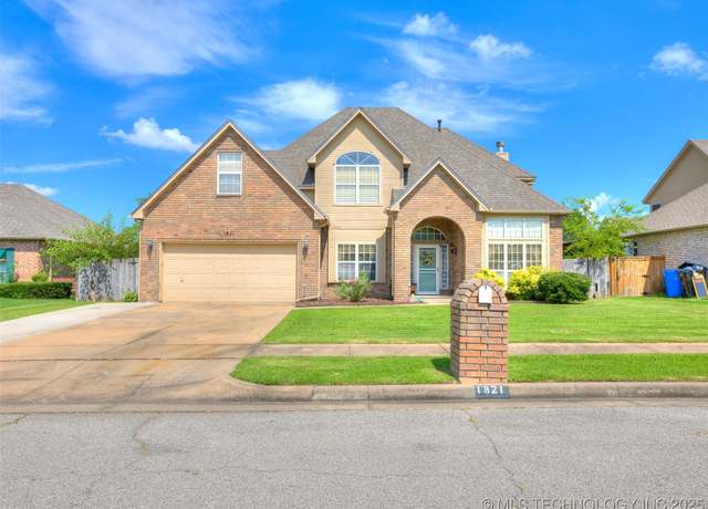 Property at 1821 N 11th St, Broken Arrow, OK 74012, 4 beds, 2.5 baths