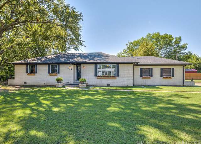 Property at 904 NE 12th St, Wagoner, OK 74467, 3 beds, 2 baths