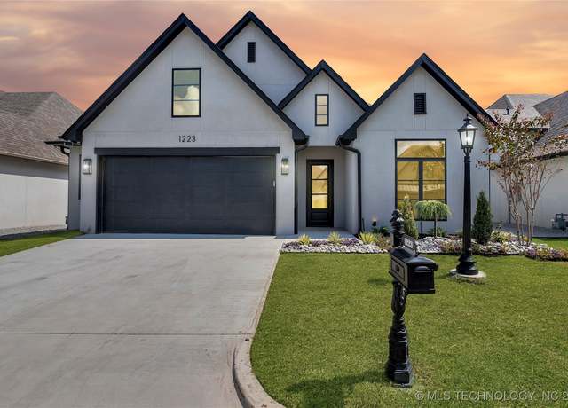 Property at 1223 N 71st Pl, Broken Arrow, OK 74014, 3 beds, 3 baths