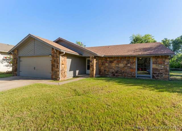 Property at 12007 E 88th Pl N, Owasso, OK 74055, 3 beds, 2 baths
