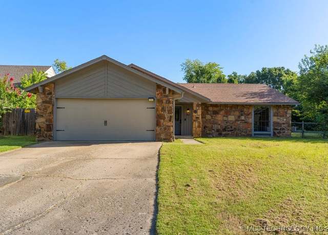 Property at 12007 E 88th Pl N, Owasso, OK 74055, 3 beds, 2 baths