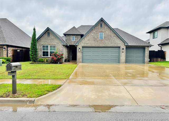 Property at 6612 S Indianwood Ave, Broken Arrow, OK 74011, 3 beds, 2 baths