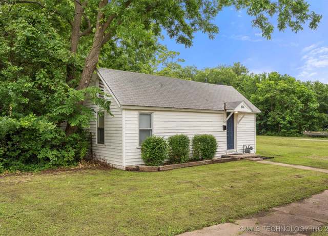 Property at 816 S Choctaw Ave, Bartlesville, OK 74003, 2 beds, 1 bath