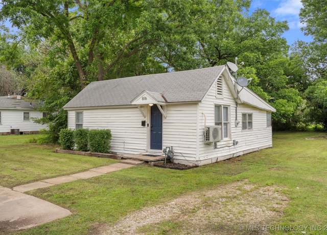 Property at 816 S Choctaw Ave, Bartlesville, OK 74003, 2 beds, 1 bath