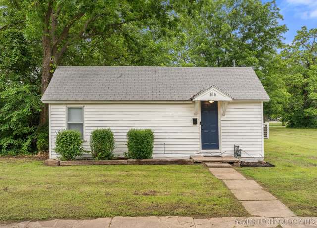 Property at 816 S Choctaw Ave, Bartlesville, OK 74003, 2 beds, 1 bath