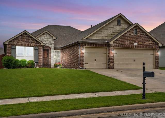 Property at 7308 E Louisville St, Broken Arrow, OK 74014, 4 beds, 2.5 baths