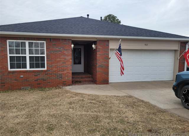 Property at 903 S Cherokee St, Locust Grove, OK 74352, 3 beds, 2 baths