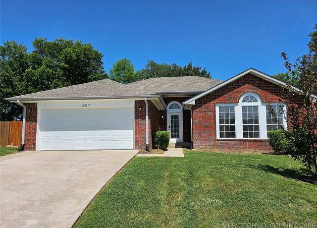 Property at 2517 Westwood, Ardmore, OK 73401, 3 beds, 2 baths
