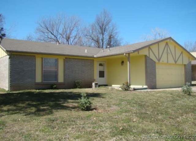 Property at 1112 N Hickory Ct, Broken Arrow, OK 74012, 3 beds, 2 baths