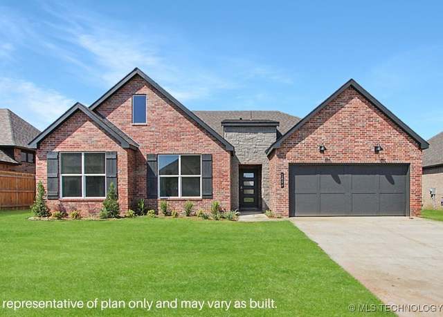 Property at 2804 E Olympia St, Broken Arrow, OK 74014, 4 beds, 2 baths