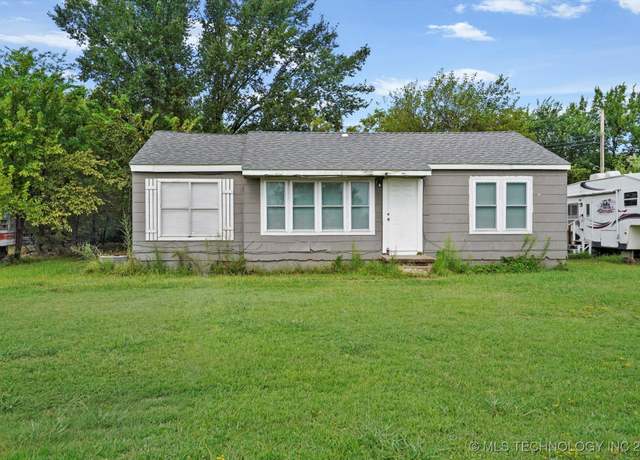 Property at 912 N Linden St, Sapulpa, OK 74066, 3 beds, 2 baths