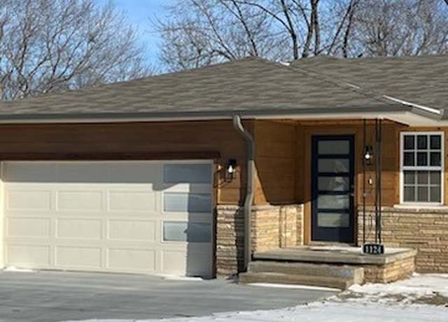 Property at 1124 S Wortman Ave, Claremore, OK 74017, 4 beds, 3 baths