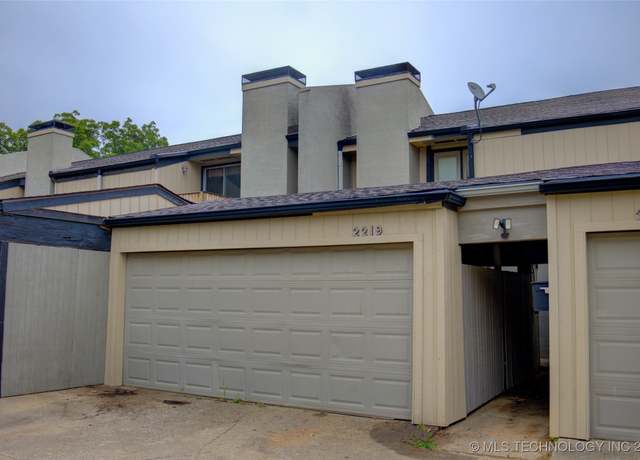 Property at 2219 E 55th Ct S #2219, Tulsa, OK 74105, 3 beds, 2 baths