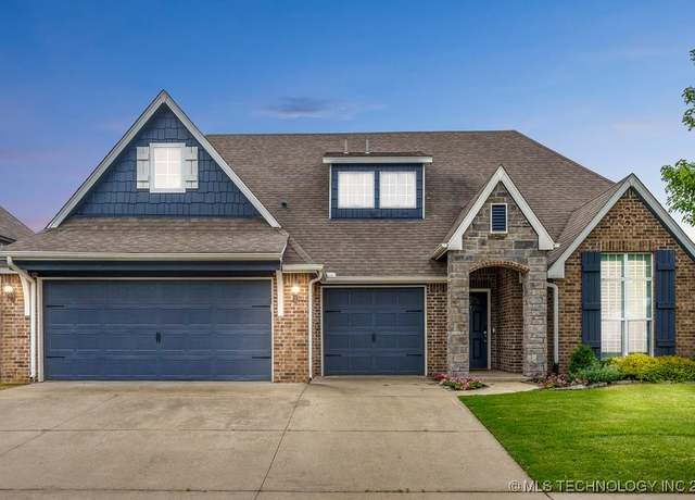 Property at 2002 E 133rd St S, Bixby, OK 74008, 5 beds, 3 baths