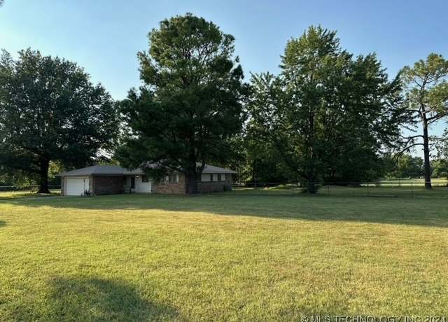 Property at 12921 E 104th St, Owasso, OK 74055, 4 beds, 2 baths