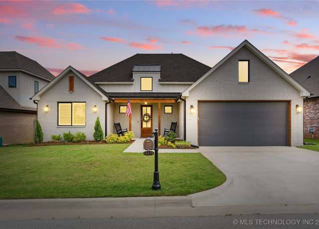 Property at 10215 E 121st Pl S, Bixby, OK 74008, 3 beds, 2 baths