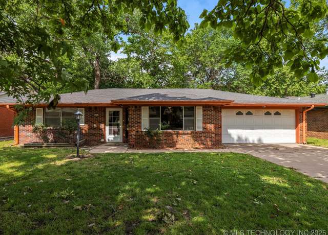 Property at 1921 S Santa Fe Pl, Bartlesville, OK 74003, 3 beds, 2 baths