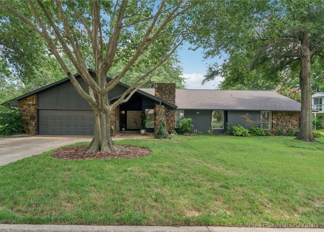 Property at 305 Fairway Dr, Broken Arrow, OK 74011, 4 beds, 2.5 baths