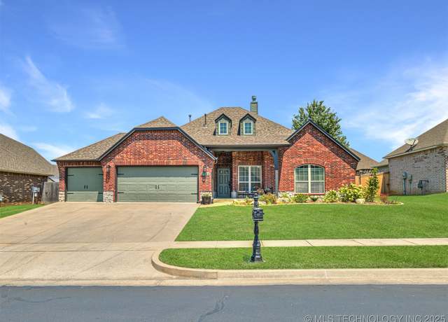 Property at 9501 E 92nd St N, Owasso, OK 74055, 4 beds, 2 baths