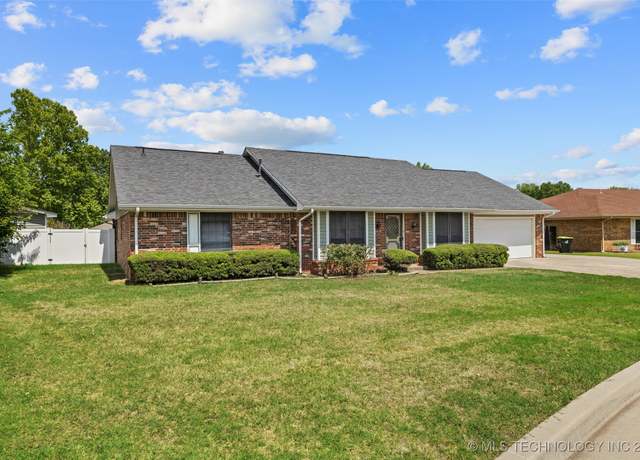 Property at 1314 Whispering Hls, Ada, OK 74820, 4 beds, 2.5 baths