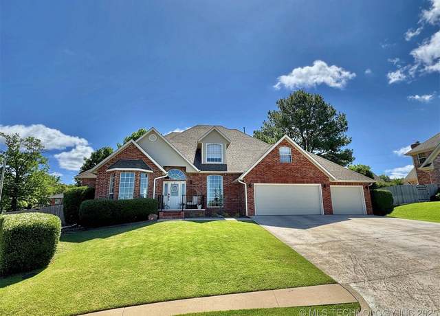Property at 103 S Harrison Ave, Tahlequah, OK 74464, 4 beds, 3.5 baths