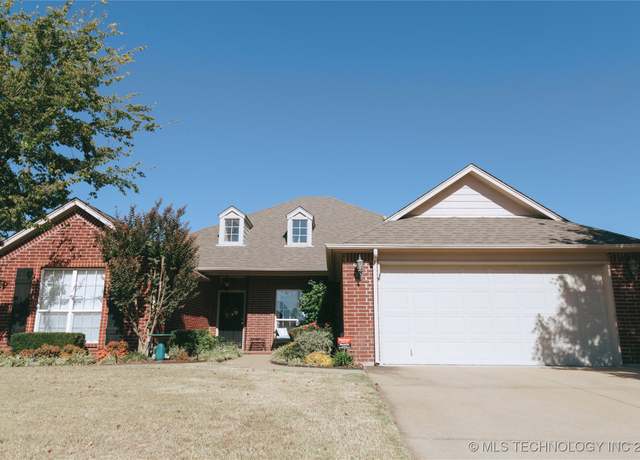 Property at 8129 Silverado Rd, Claremore, OK 74019, 3 beds, 2 baths