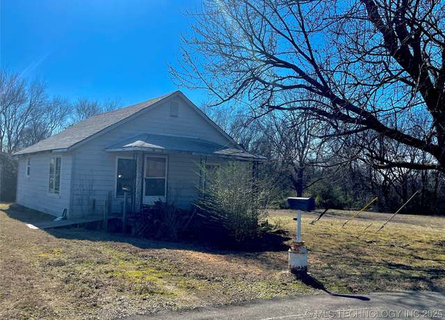 Property at 1020 W Creek Ave, Checotah, OK 74426, 2 beds, 1 bath