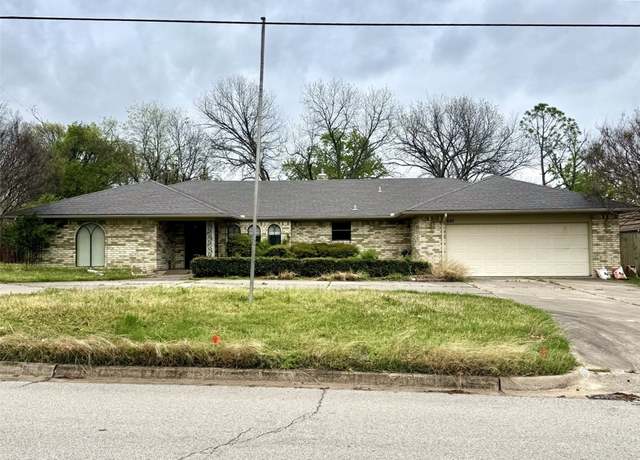 Property at 620 Sunset SW, Ardmore, OK 73401, 3 beds, 2 baths