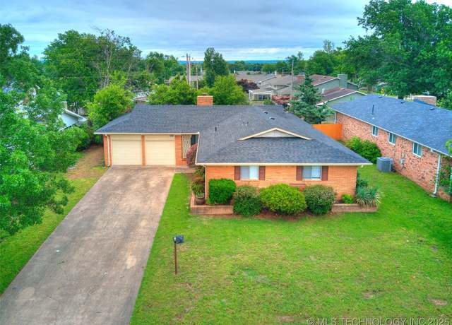 Property at 2229 S Darlington Pl, Tulsa, OK 74114, 3 beds, 2 baths