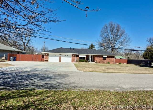 Property at 8733 E 7th St, Tulsa, OK 74112, 3 beds, 2 baths