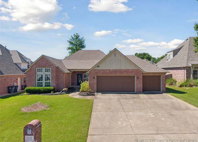 Property at 8530 E 97th St, Tulsa, OK 74113, 4 beds, 2.5 baths