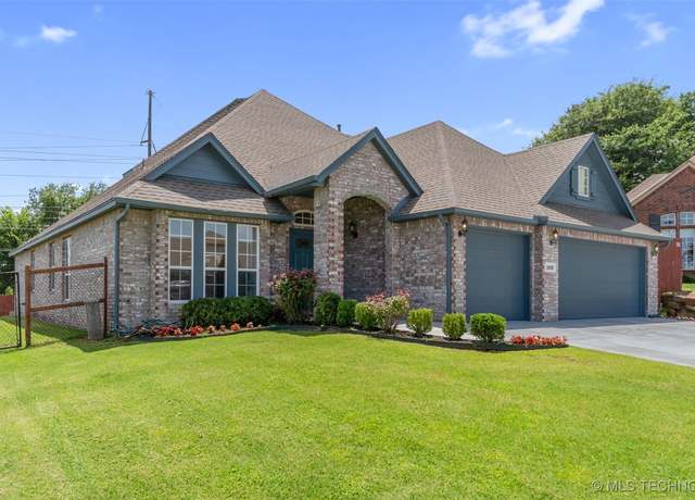 Property at 1600 N 5th St, Broken Arrow, OK 74012, 5 beds, 3 baths