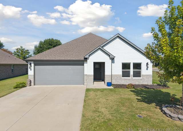 Property at 26550 Columbia Crest Dr, Claremore, OK 74019, 4 beds, 2 baths