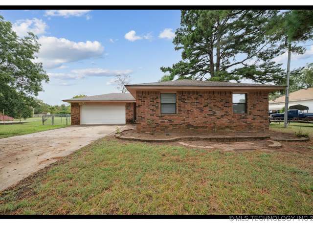 Property at 2507 Kirby Dr, Ada, OK 74820, 3 beds, 2 baths