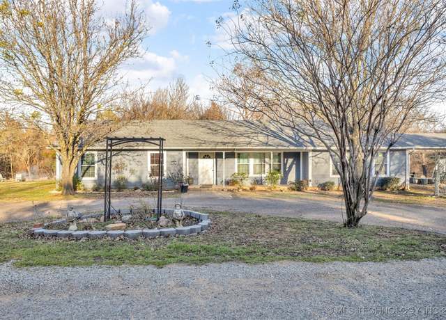 Property at 559 E 4th St, Durant, OK 74701, 3 beds, 2 baths